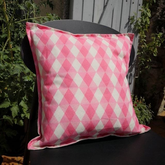 MADEMOISELLE DIMANCHE Coussin 40x40 déhoussable lavable kaleidoscope rose