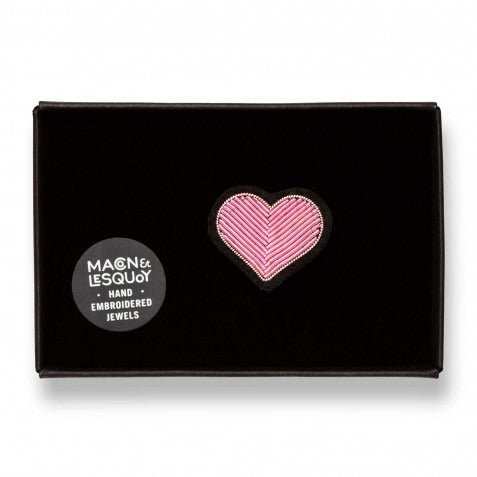 Macon et Lesquoy Broche Coeur rose – ambiance